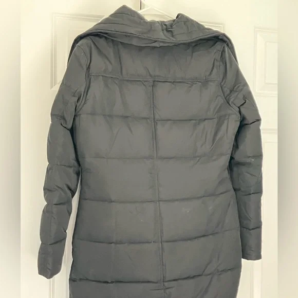 Michael Kors Women’s Black with Gold Buttons Puffer Jacket  Size: Medium - Picture 7 of 7